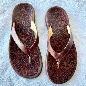OluKai  Paniolo Plumeria Women’s Leather Sandals Flip Flops